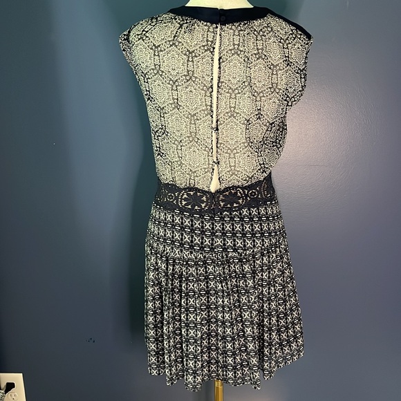 BCBG MaxAzria, Aymeline, sleeveless dress, dark ink navy combo fabric - Picture 3 of 15